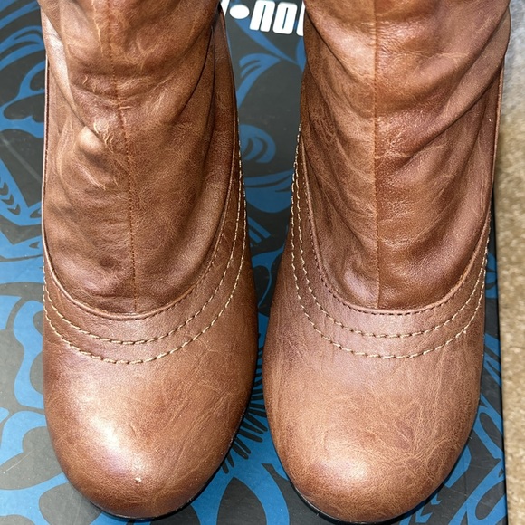 Brown, calf-high, size 7M heeled boots - Picture 9 of 13
